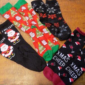 Women’s Christmas Holiday Socks Lot of 4 Pairs Santa Snowflakes Xmas Cheer